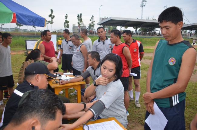 meyakinkan-dalam-keadaan-sehat-anggota-makorem-044gapo-ikuti-tes-kesegaran-jasmani